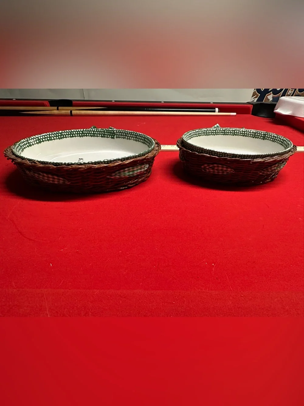 VINTAGE COW CASSEROLE BAKING DISH IN WICKER BASKETS  9